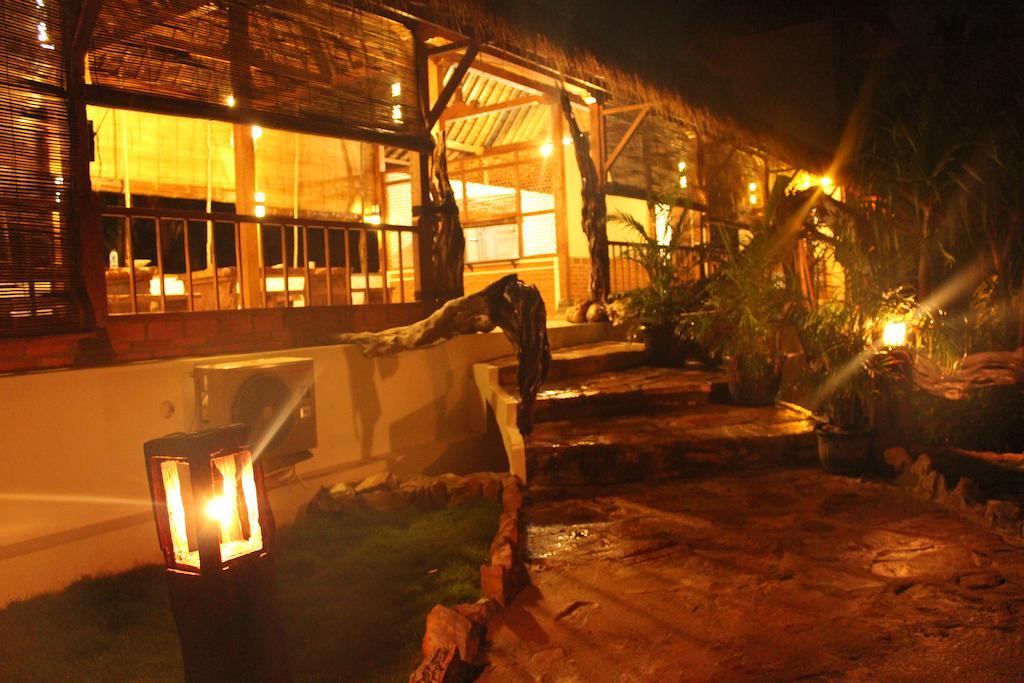 Ary'S Lagoon Bungalow & Hotel Karimunjawa Εξωτερικό φωτογραφία