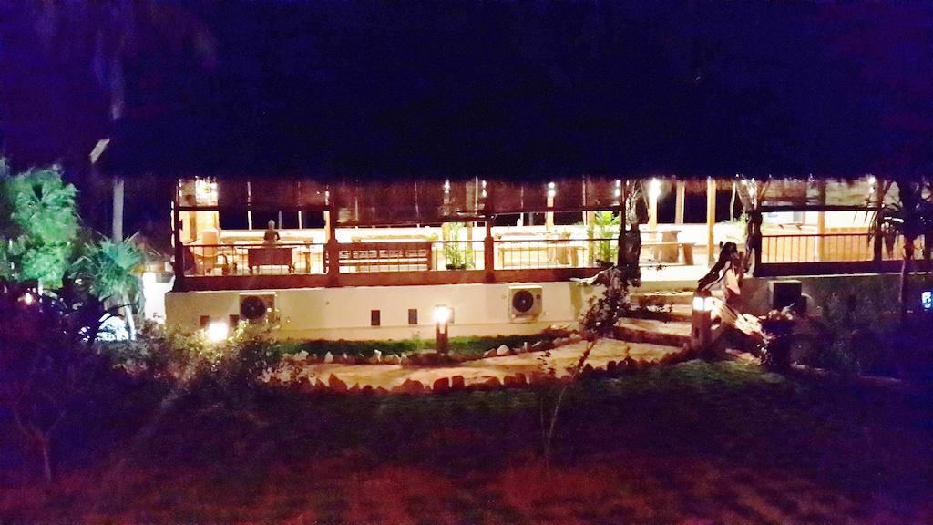 Ary'S Lagoon Bungalow & Hotel Karimunjawa Εξωτερικό φωτογραφία