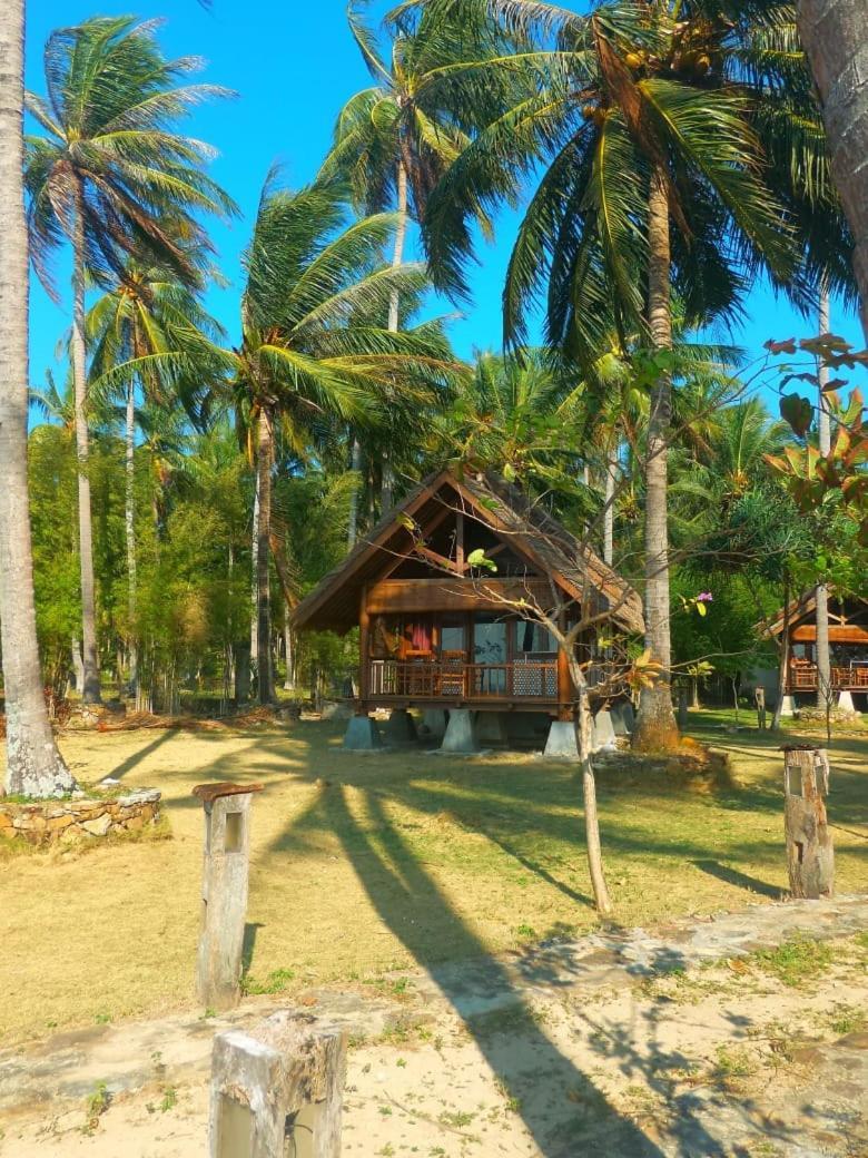 Ary'S Lagoon Bungalow & Hotel Karimunjawa Εξωτερικό φωτογραφία